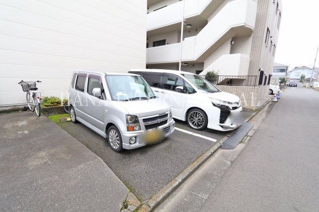 レオパレス寿の駐車場
