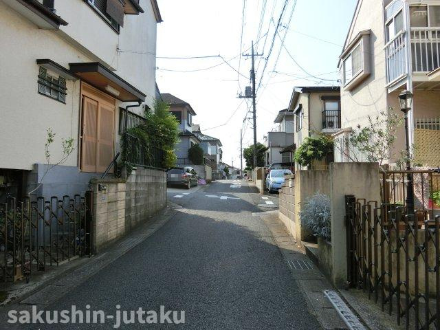 柏井４丁目　売地の前面道路含む現地写真|南西側４ｍ公道面　間口約９ｍ　