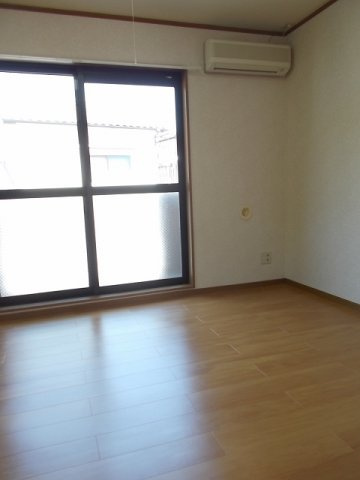 ジュネス黒髪の内装|明るい色調の室内です