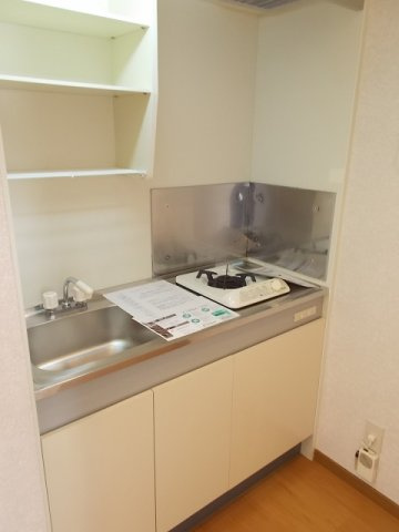 ジュネス黒髪のキッチン|コンパクトなキッチンで掃除もラクラク