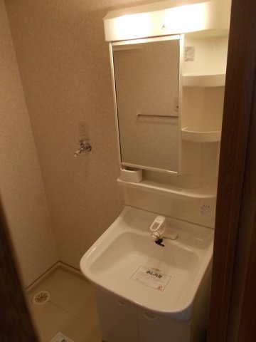 ジュネス黒髪の洗面所|ゆったりとスペースのある洗面所