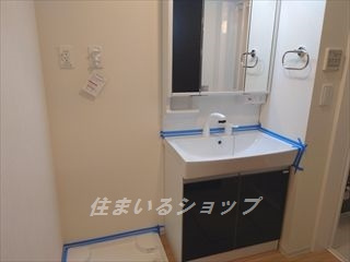 広島市安佐北区亀山４丁目のアパートの洗面所|三面鏡付シャンプードレッサー