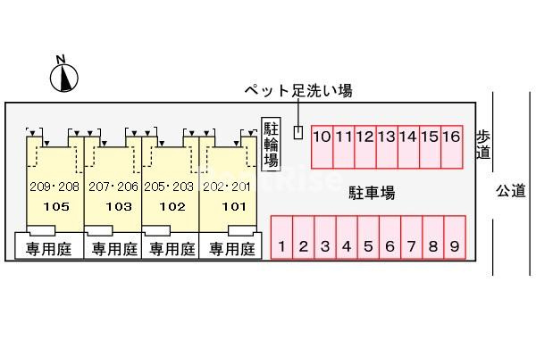 ベッロ　ボスコの居間・リビング|駐車場