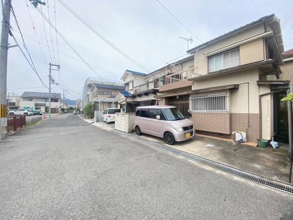 和歌山市有本中古戸建　オーナーチェンジ物件の前面道路含む現地写真