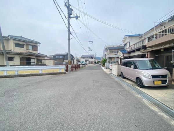 和歌山市有本中古戸建　オーナーチェンジ物件の前面道路含む現地写真