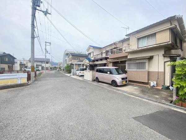 和歌山市有本中古戸建　オーナーチェンジ物件の前面道路含む現地写真