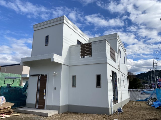売中古戸建　伊豆市牧之郷の外観|百年住宅の注文住宅です。耐震性能・耐火性能に優れています。安心して生活いただけると思います。高断熱性能で高気密・遮音性が高くなっています。耐久性能も高く初期保証が35年ついています。