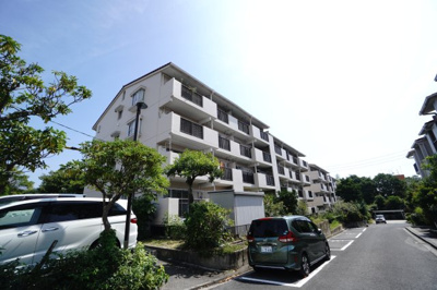 【外観】 | 【上質フルリノベ】鈴が峰第四住宅2号棟 | 現地（2023年7月28日10：00頃）撮影