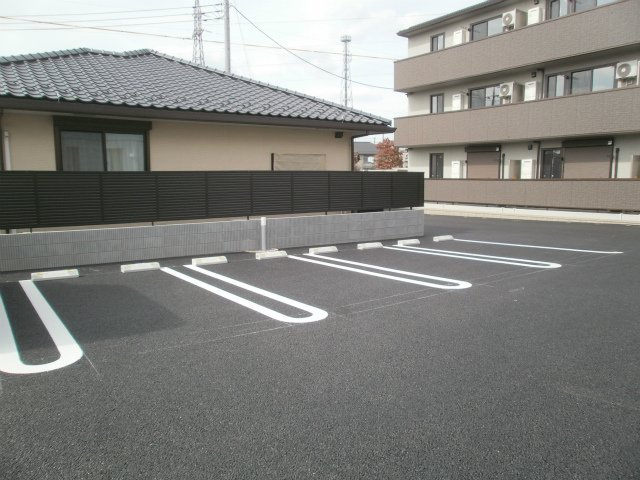 ウル・シャンティＣの駐車場