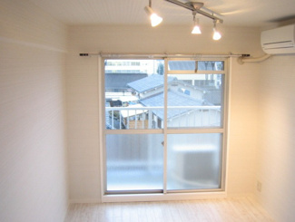 【居間・リビング】 | 《RC造》岡山市北区島田本町2丁目一棟マンション