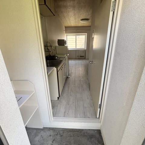 メゾン・ホワイト　Ａ－２の玄関