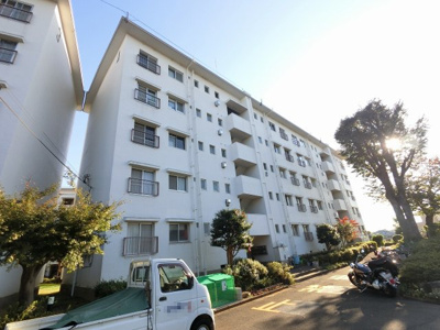 【外観】 | ガーデン山団地4号棟 | 総戸数320戸、昭和41年11月築、管理人は日勤勤務につき管理体制良好です♪