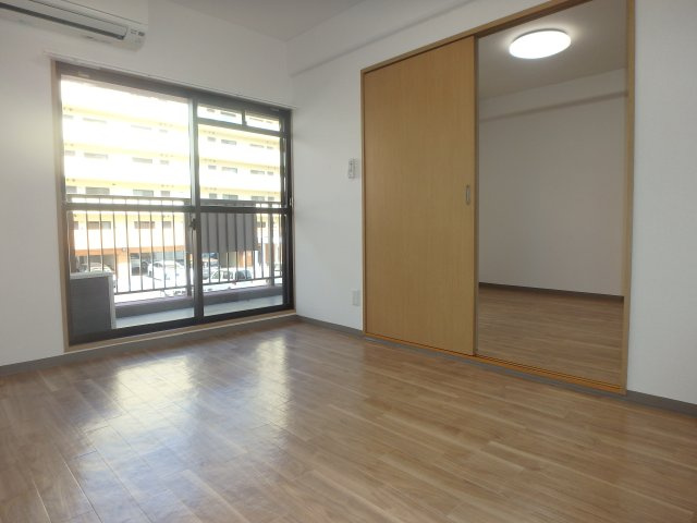 ネクスト倉田　西館の洋室