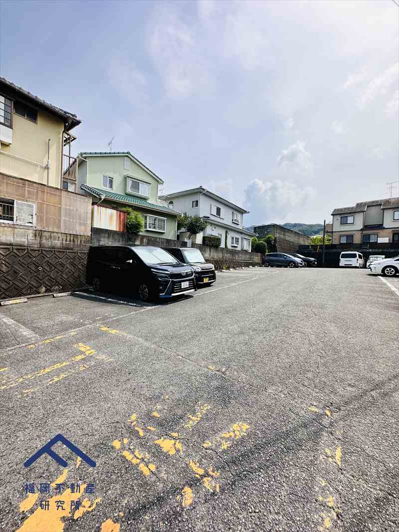 レイクタウン屋形原5棟の駐車場