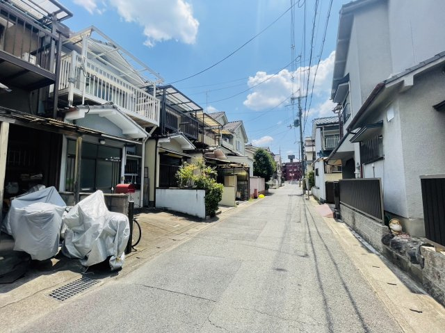 太秦西野町の前面道路含む現地写真