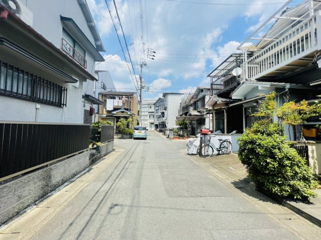 太秦西野町の前面道路含む現地写真