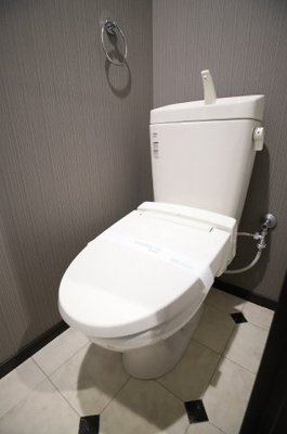 【トイレ】 | グランテラスAIRPORT NEXUS(グランテラスエアポートネクサス) | 別号室の写真になります。現況優先。