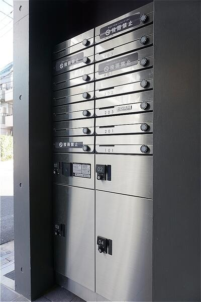 「防音マンション」コンポジット荻窪ラシクラスのその他共用部分|このご時世に欠かせない宅配ボックス！