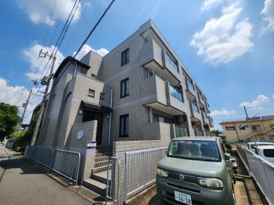 ロイヤルハイツ西沢の外観