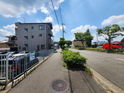 ロイヤルハイツ西沢の地図|前面道路