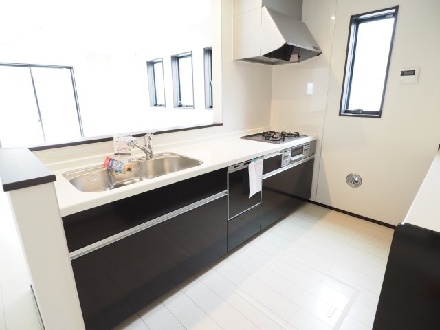 野田市柳沢　中古戸建　2号棟のキッチン|使い勝手の良いシステムキッチンです♪