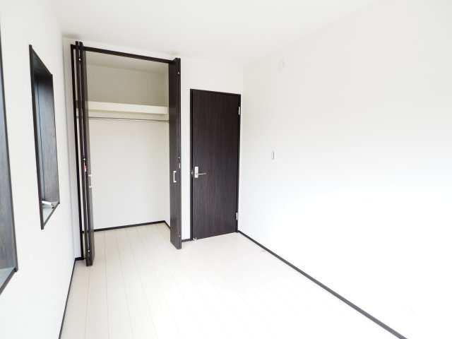 野田市柳沢　中古戸建　2号棟の子供部屋|各部屋に専用の収納があるだけで部屋を広くつかえそうです！！