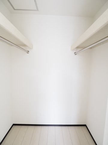 野田市柳沢　中古戸建　2号棟の収納|お気に入りの服やバッグがたっぷりしまえるWICがあります♪