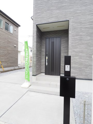 野田市柳沢　中古戸建　2号棟の玄関|黒とグレーでかっこいいデザイン！！
