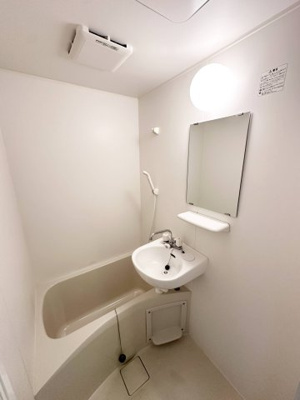 【浴室】 | ワンルーム・ヒロ | ※同物件、別のお部屋の写真です。設備は現況に従います。
