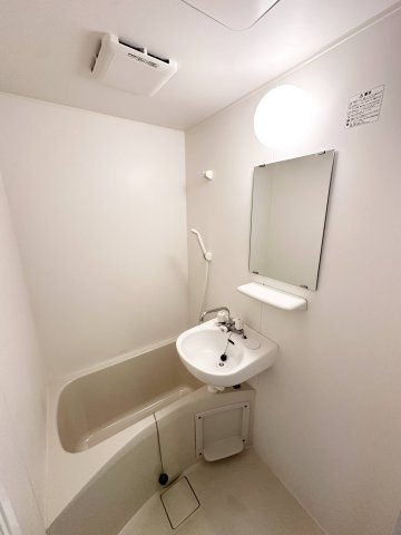 【浴室】 | ワンルーム・ヒロ | ※同物件、別のお部屋の写真です。設備は現況に従います。