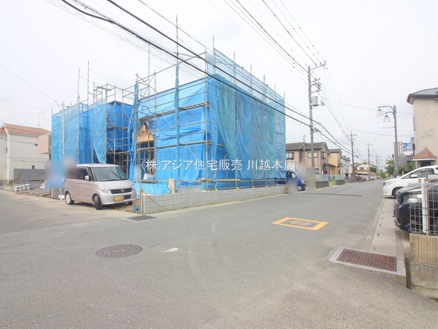 川越市小ケ谷2期　新築戸建の前面道路含む現地写真|北側約6.55ｍ～6.56ｍ公道/東側約5.29ｍ～5.30ｍ公道