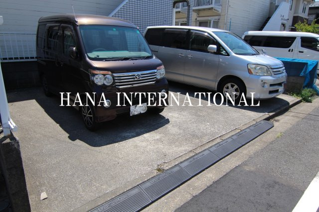 コーポエトランゼⅡの駐車場