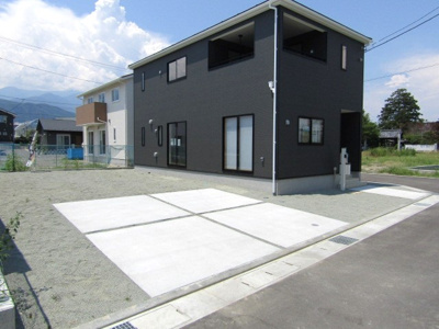 【駐車場】 | クレイドルガーデン　南アルプス市在家塚第2　1号棟 | 車をお持ちの方に嬉しい駐車場付きの物件です