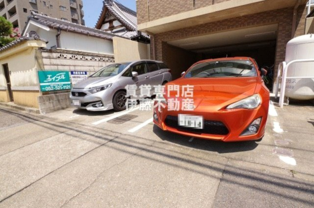 レジデンスTH浄心の駐車場