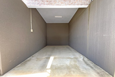 【駐車場】 | 伏見区小栗栖石川町　中古戸建 | 【ビルトインガレージ】1ＢＯＸの駐車が可能です。雨にも濡れず大切なお車を停められます。