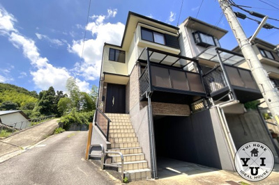 【外観】 | 伏見区小栗栖石川町　中古戸建 | 南向きで前道は6ｍある閑静な住宅街ヽ(^。^)ノ西側は通路、北側は駐車場なので3方が開放的で陽当・通風良好なポジションです！
