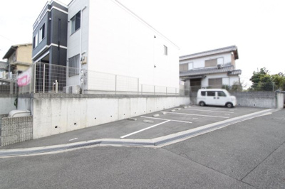 【駐車場】 | エスポワール・タミ | 駐車場があるので、車を買う予定の方も安心です
