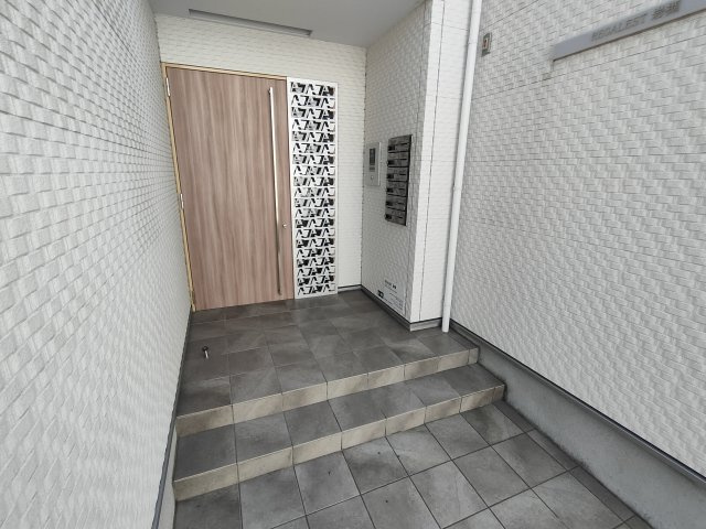 REGALEST岩槻のエントランス