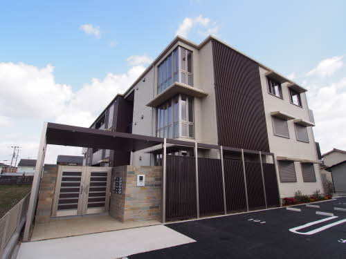 シャーメゾンラプロヴァンスの外観|しっかりとした造りのお部屋！