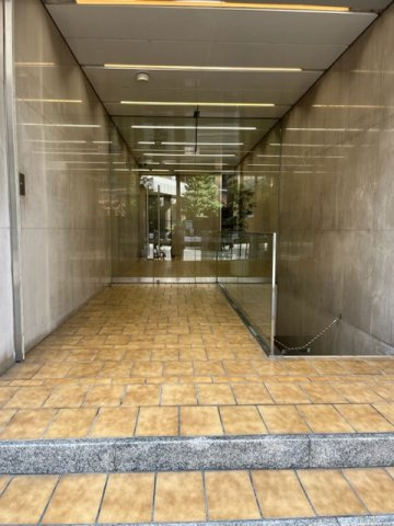 エクラート渋谷ビルのエントランス