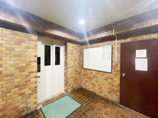 【エントランス】 | ●屋根付きバイク置き場空き有り！