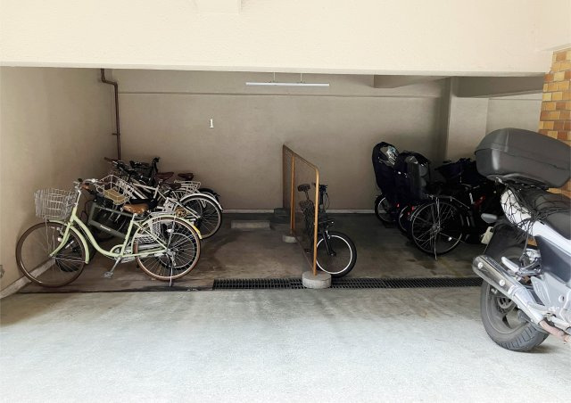 【駐輪場】 | シャンボール南麻布 | ●屋根付きバイク置き場空き有り！