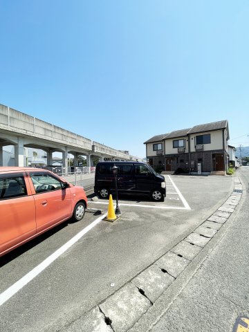 エヴァーグリーンの駐車場