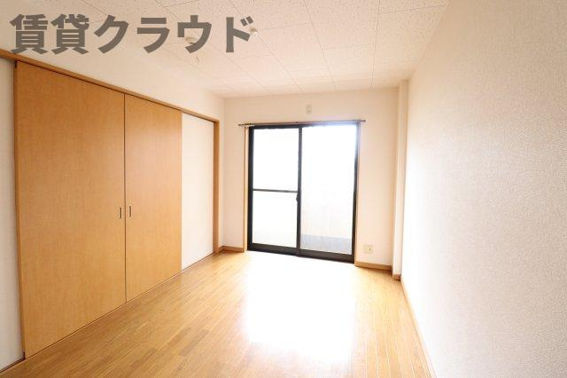 ピースコートの寝室|落ち着いた色調の寝室です