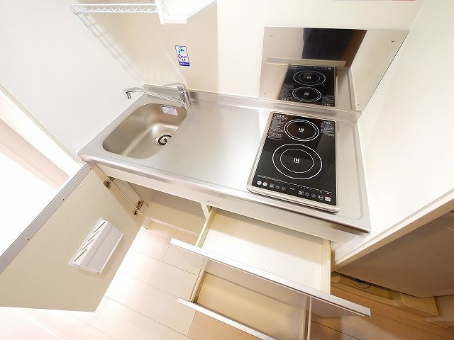 クレイノ聡のキッチン|コンパクトなキッチンで掃除もラクラク