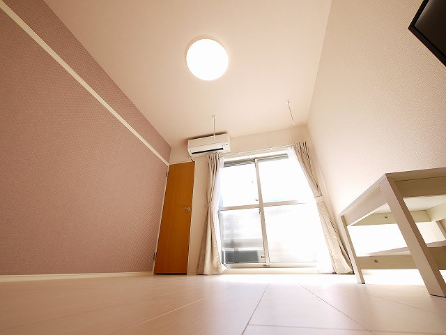 クレイノ聡の居間・リビング|ゆったりとした居間です