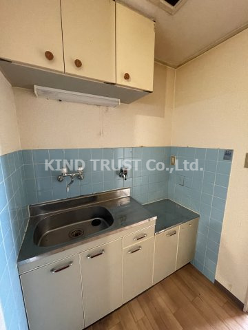 第1三井ビルのキッチン|コンパクトなキッチンで掃除もラクラク