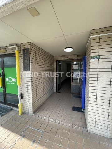 第1三井ビルのエントランス|落ち着いたエントランスです