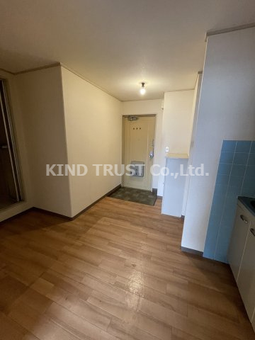 第1三井ビルの居間・リビング|こちらのリビングで趣味の時間をお楽しみください