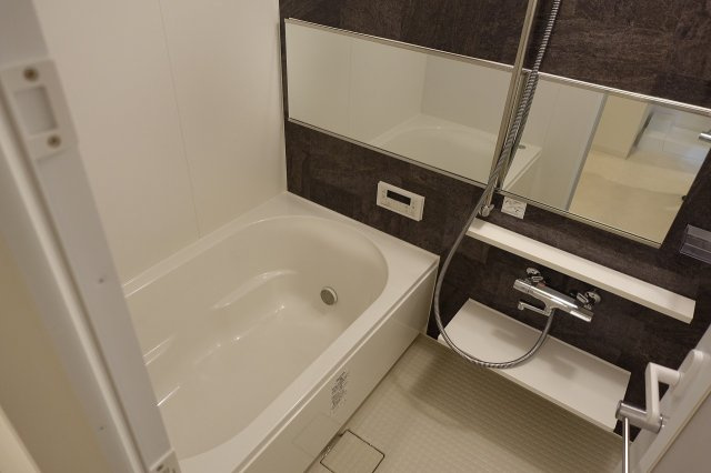プリマヴェーラ甲子園一番町の浴室